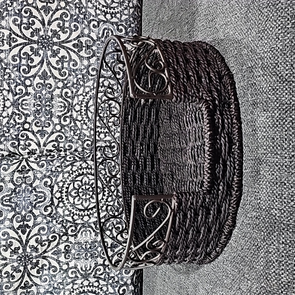 Wicker plate basket holder decorative scroll